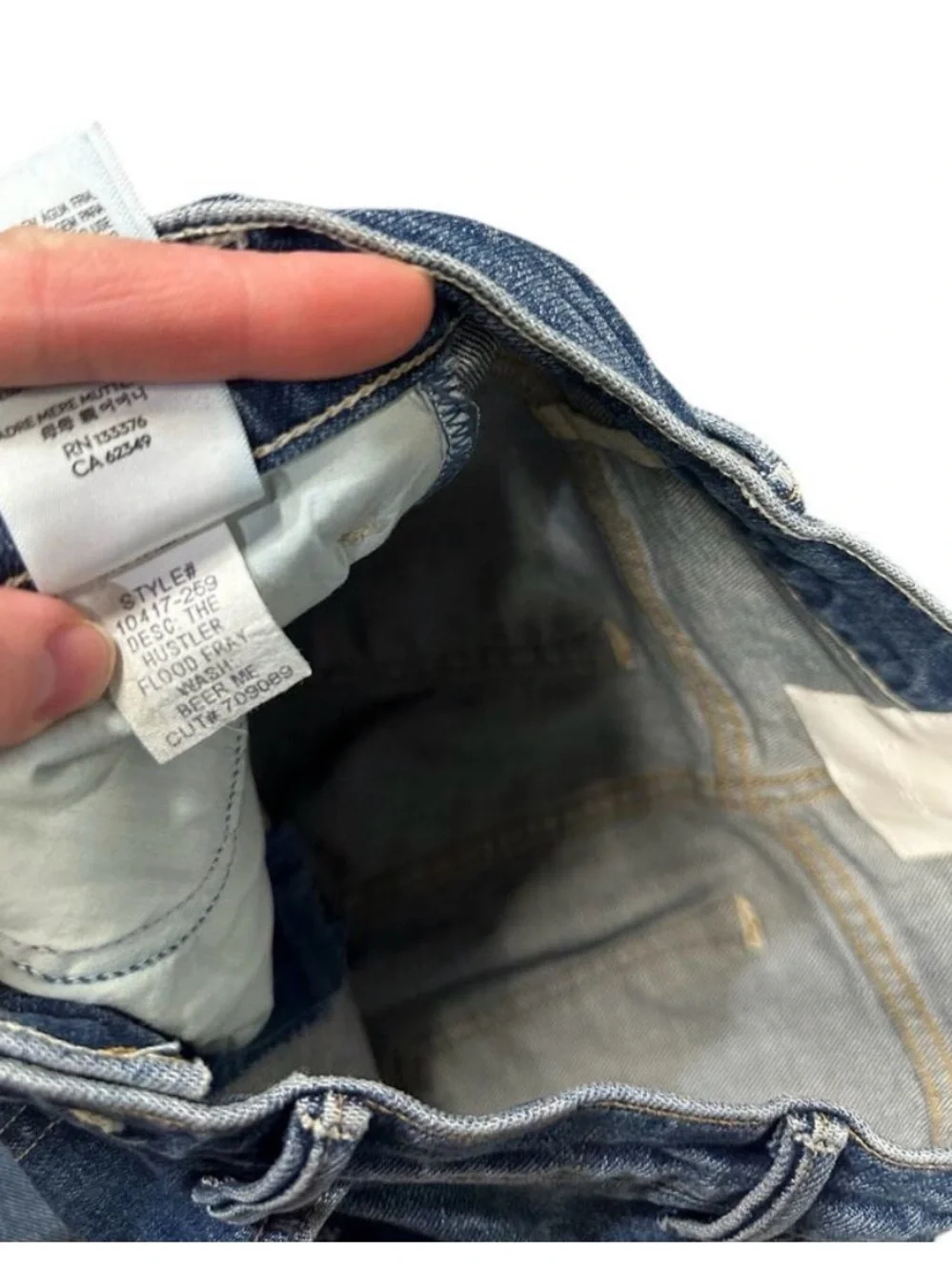 MOTHER Hustler Flood Fray Denim in ‘Beer Me’
